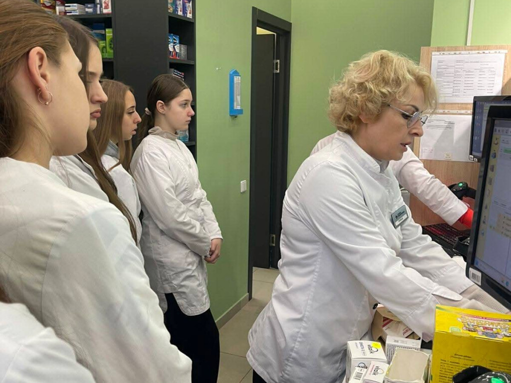 Відвідини аптеки