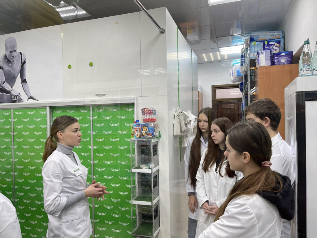 Проведено практичне заняття з освітньої компоненти «Вступ до фаху» на базі роботизованої аптеки ТОВ «АПТЕКА НИЗЬКИХ ЦІН ПОЛТАВА».