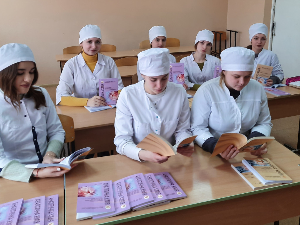 Поповнення бібліотеки авторськими посібниками