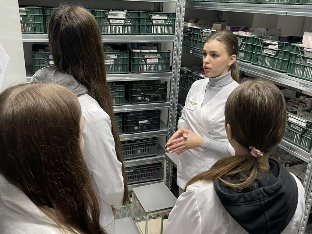 Проведено практичне заняття з освітньої компоненти «Вступ до фаху» на базі роботизованої аптеки ТОВ «АПТЕКА НИЗЬКИХ ЦІН ПОЛТАВА».