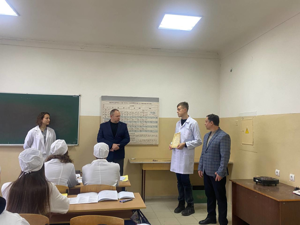 Нагородження переможців студентської олімпіади з медичної хімії