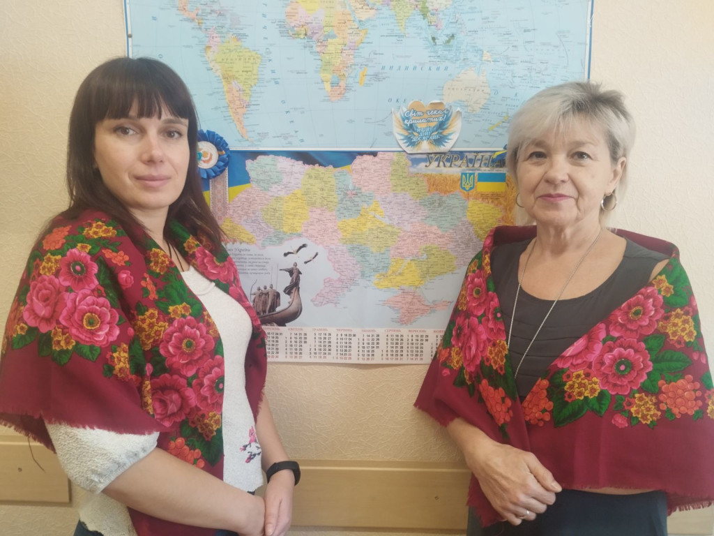 7 грудня – Всесвітній день української хустки